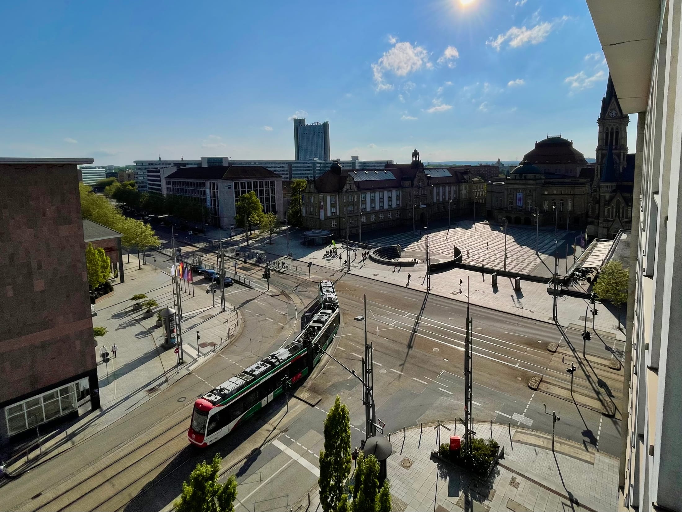 Panoramablick am Theaterplatz – stilvolle Wohnung in Chemnitz (Bild 2 von 20)