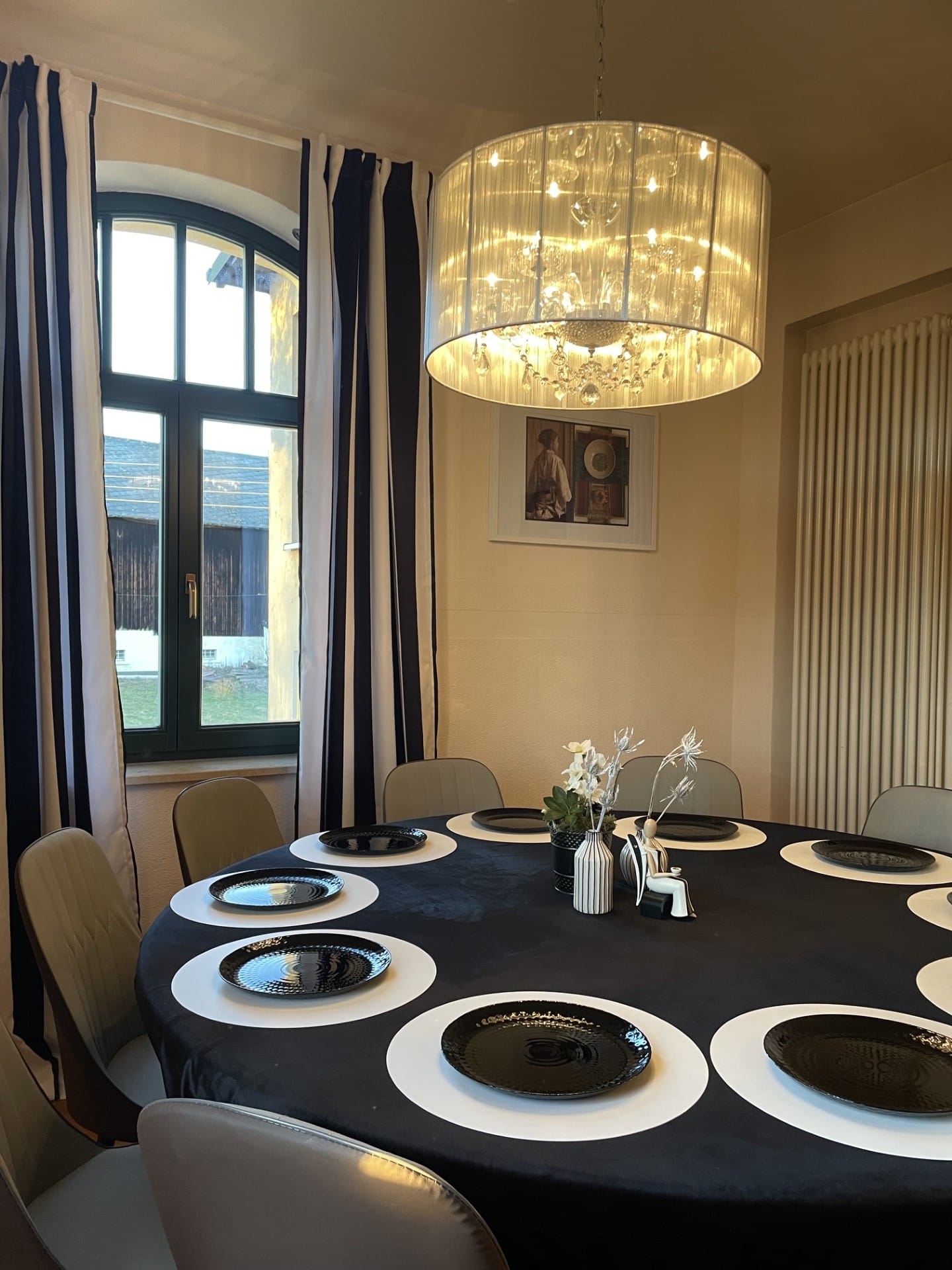 Flur & Esszimmer – Design-Apartment in der Sternkopf-Engel-Villa (Bild 3 von 6)