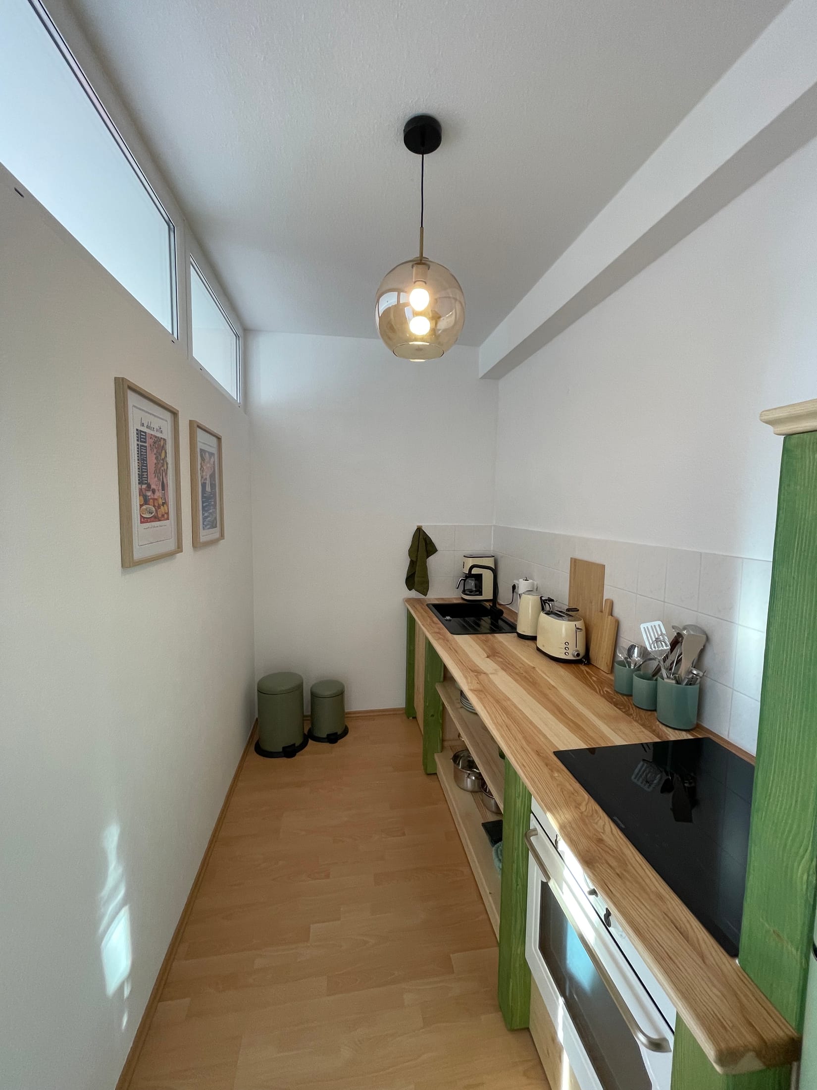 Küche – Panoramablick am Theaterplatz – stilvolle Wohnung in Chemnitz (Bild 3 von 3)