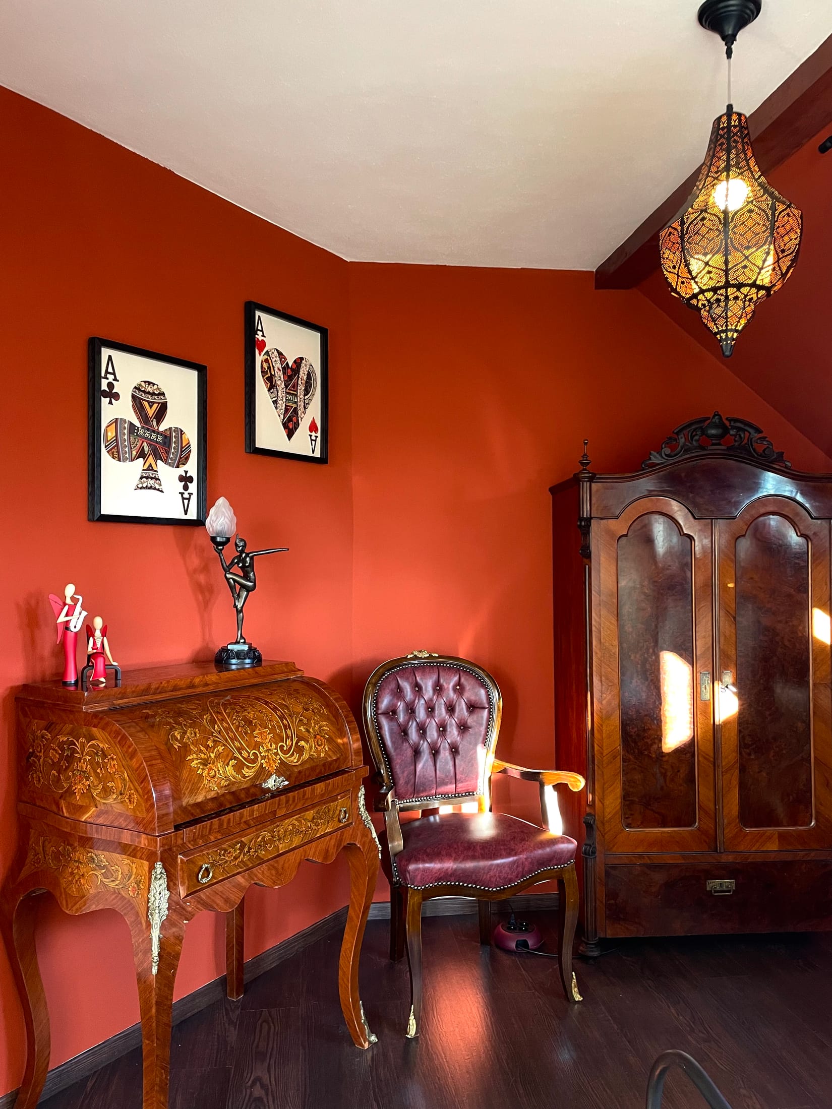 Schlafzimmer „Sexy Lady“, Orient-Stil im Dachgeschoss – Design-Apartment in der Sternkopf-Engel-Villa (Bild 2 von 4)