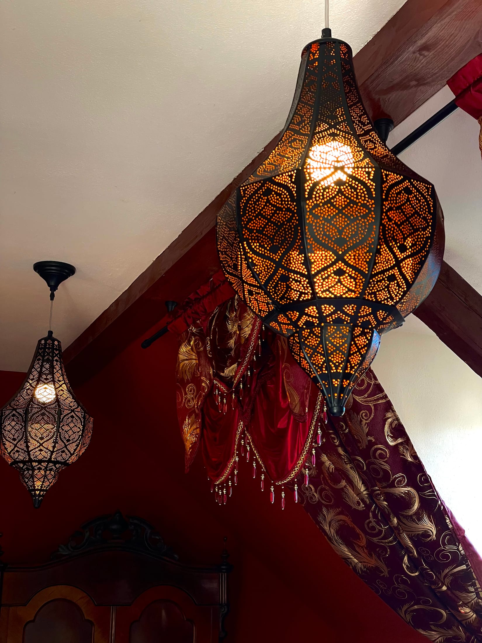 Schlafzimmer „Sexy Lady“, Orient-Stil im Dachgeschoss – Design-Apartment in der Sternkopf-Engel-Villa (Bild 3 von 4)