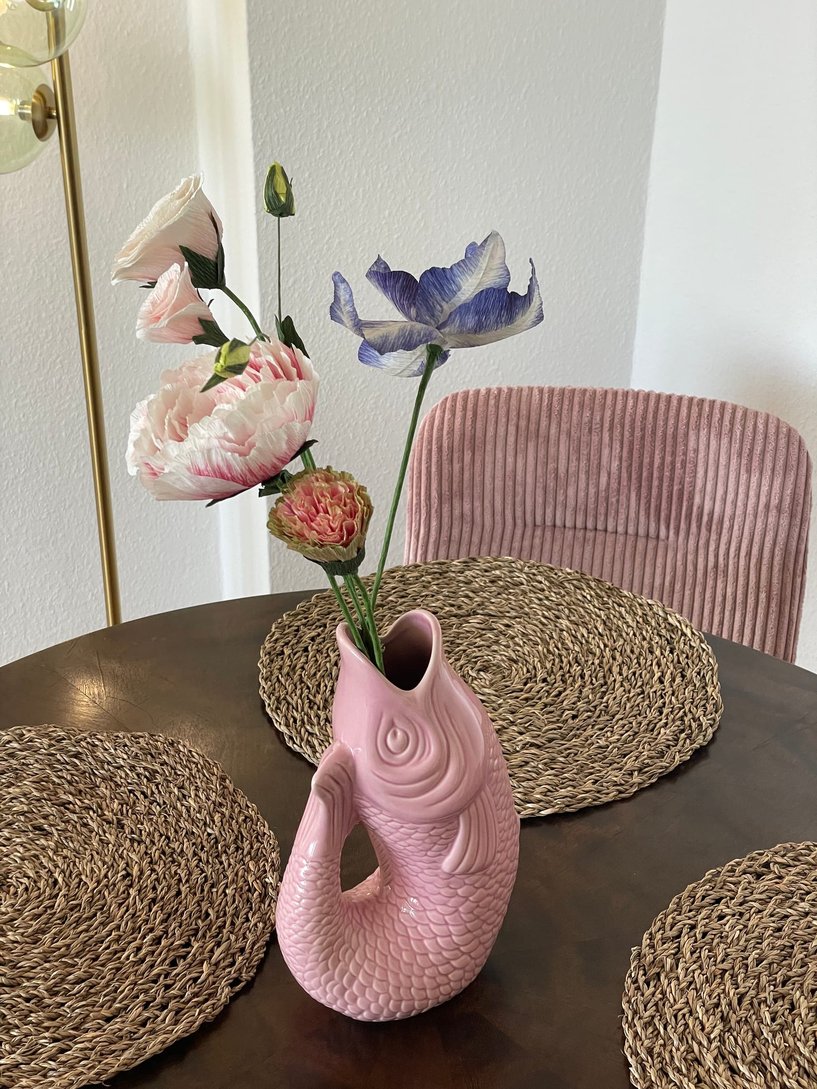 Wohnzimmer – Panoramablick am Theaterplatz – stilvolle Wohnung in Chemnitz (Bild 5 von 5)